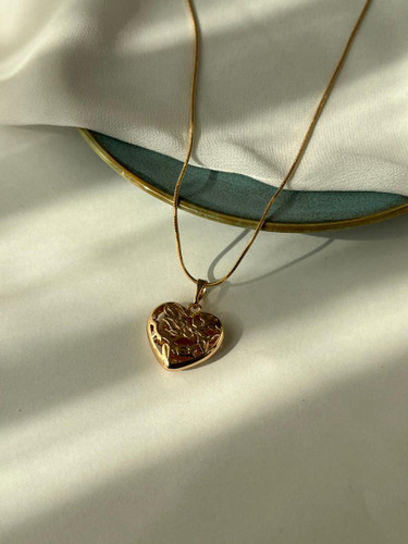 پلاک گردن زنانه مدل قلب طرح دار از برند ژوپینگ