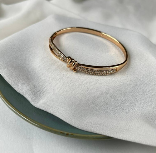 بنگل النگویی جواهری زنانه طرح گره از برند ژوپینگ